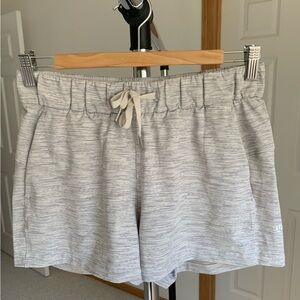 Lululemon On The Fly Short Size 6